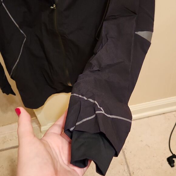 Lululemon Women's "fast & Free" Black Windbreaker Jacket Size 4 - Picture 7 of 10